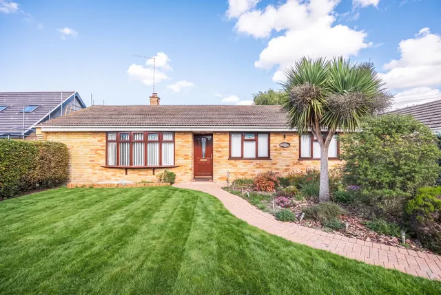 Spacious Detached Bungalow in Burgh C, photo 1