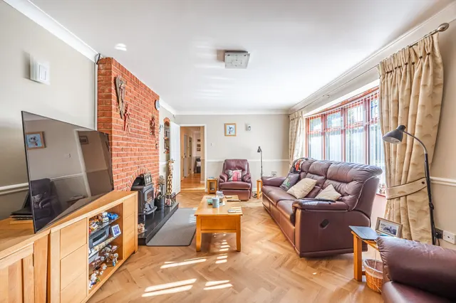 Spacious Detached Bungalow in Burgh C, photo 2