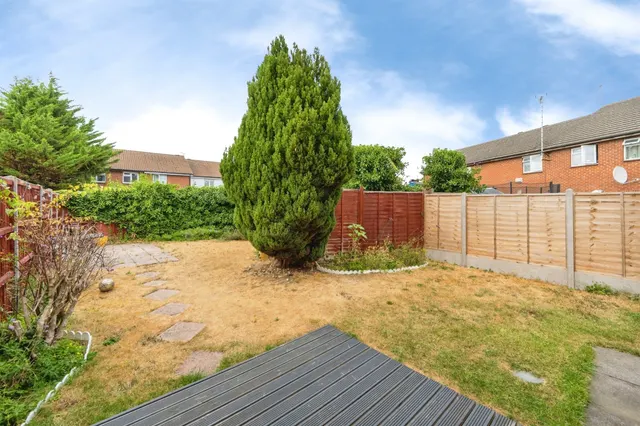 Photo 2 — Vanbrugh Drive, Houghton Regis, Dunstable