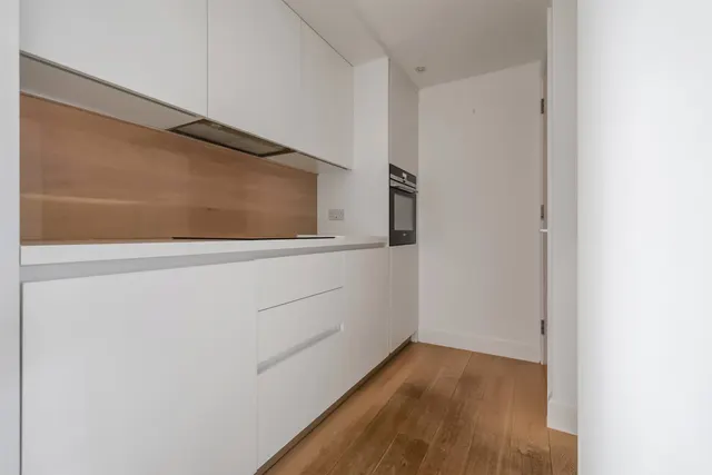 King Georges Walk, Esher, KT10, photo 3