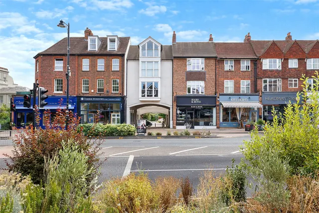 King Georges Walk, Esher, KT10, photo 1