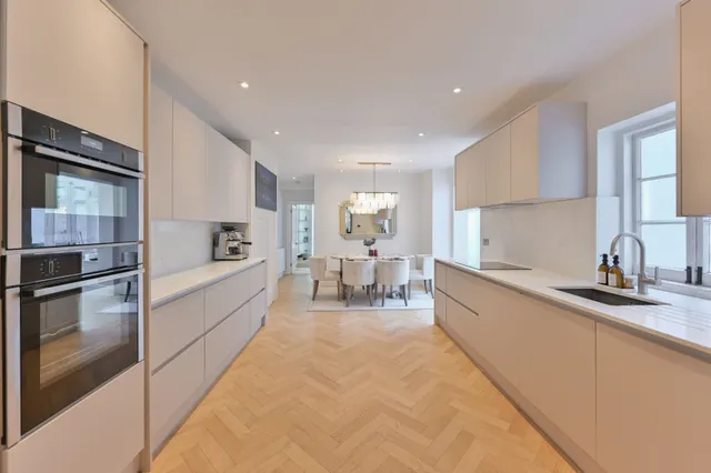 London, SW11, photo 3