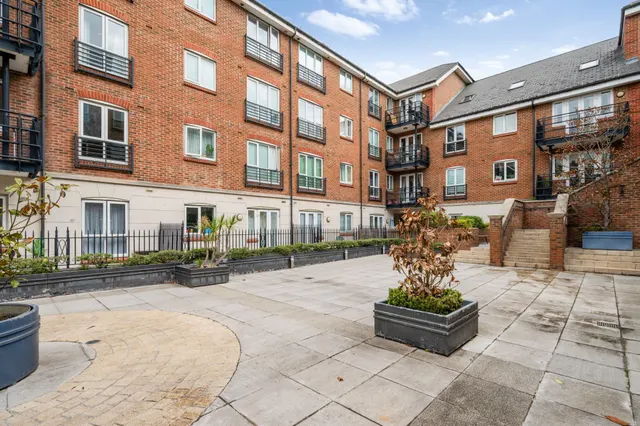 Dorey House, TW8, photo 1