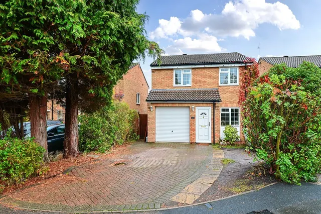 Cherrytree Close, Owlsmoor, GU47, photo 1