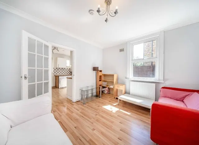 Hanworth Road, Feltham, TW13, photo 2