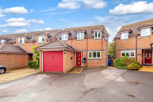 May Tree Close, Bicester, photo 1