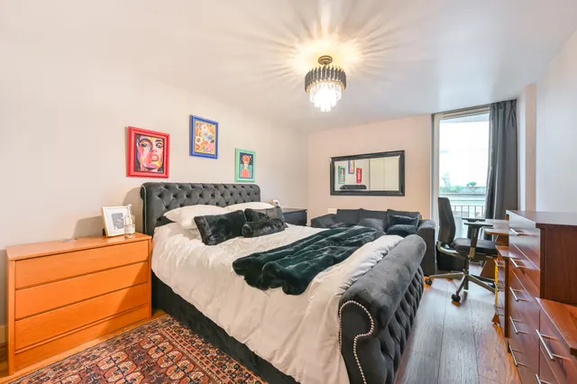 Photo 3 — Flat 7, 50 Kensington Gardens Square, London