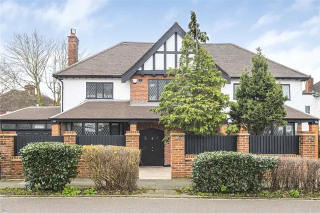 Forestdale, Southgate, N14 7DY, photo 1