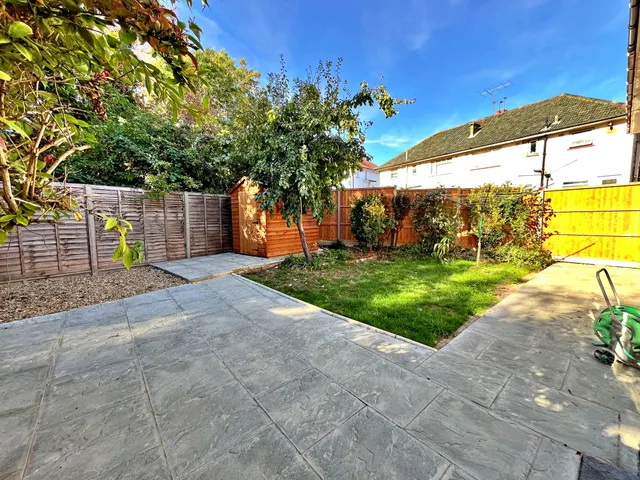 Clifton Road, Greenford, UB6, photo 3