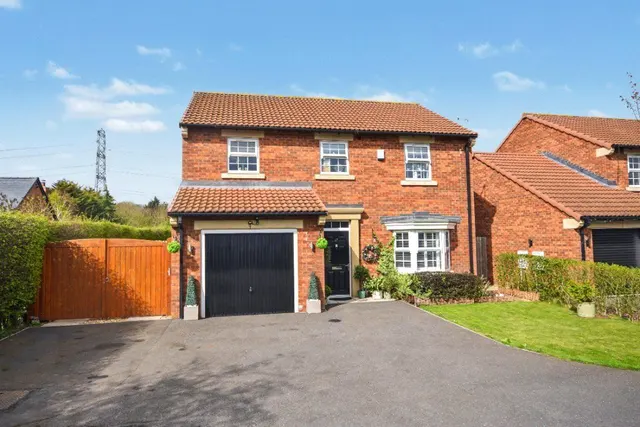 Leafield Drive, Wrenthorpe, WF2, photo 1