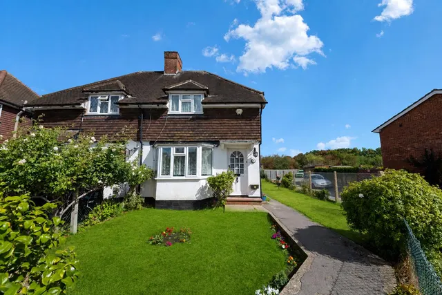 Priory Close, Denham, photo 1