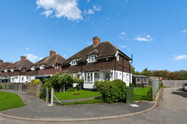 Priory Close, Denham, photo 2