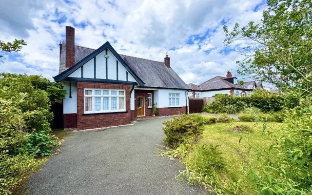 Springfield Lane, Eccleston, photo 1
