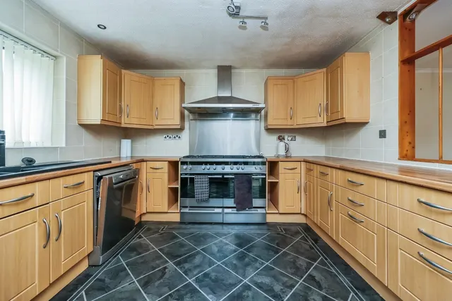 Photo 2 — Barkla Close, Nottingham, Nottinghamshire, NG11