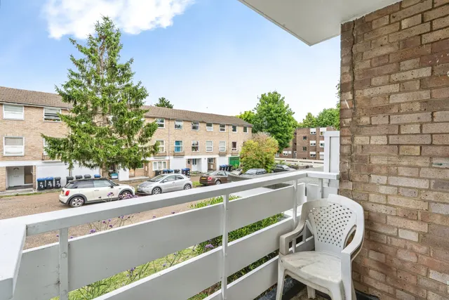 South View Court, Woking, GU22, photo 1