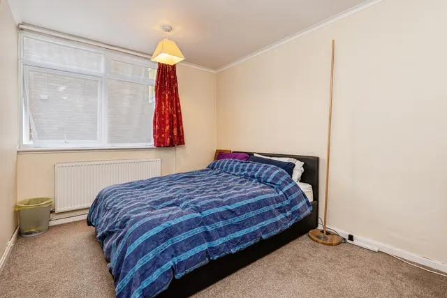 South View Court, Woking, GU22, photo 3
