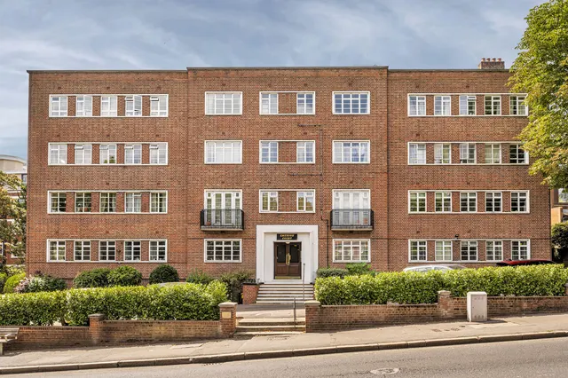 Wimbledon Hill Road, London, SW19, photo 1