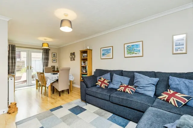 Charrington Way, Broadbridge Heath, RH12, photo 2