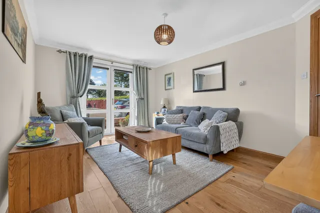 Photo 3 — 11h, Greenock Road, Largs KA30 8PH