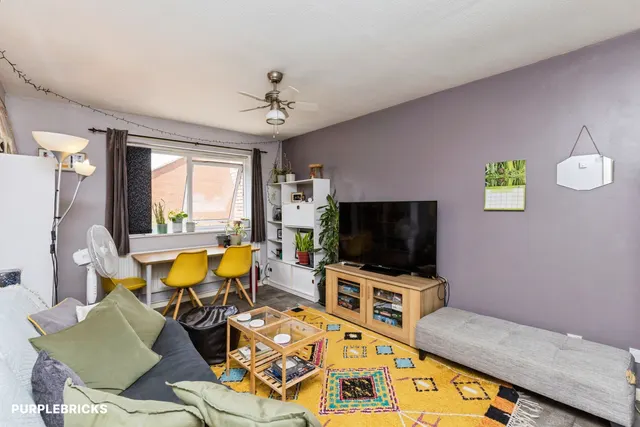Laurel Walk, Horsham, RH13, photo 2