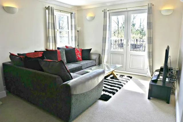 The Walled Garden, TR10, photo 2