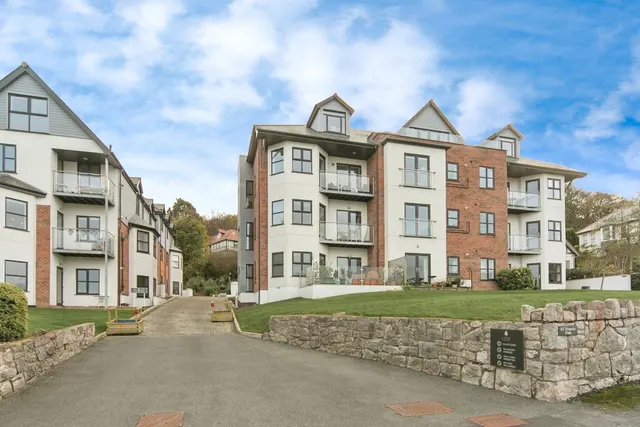 Victoria Park, Colwyn Bay, LL29, photo 2