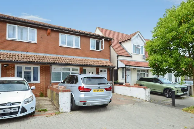Rugby Avenue, Wembley, HA0, photo 1