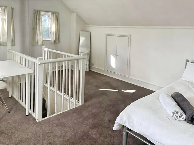 Brougham Road, London Fees Apply, W3, photo 3