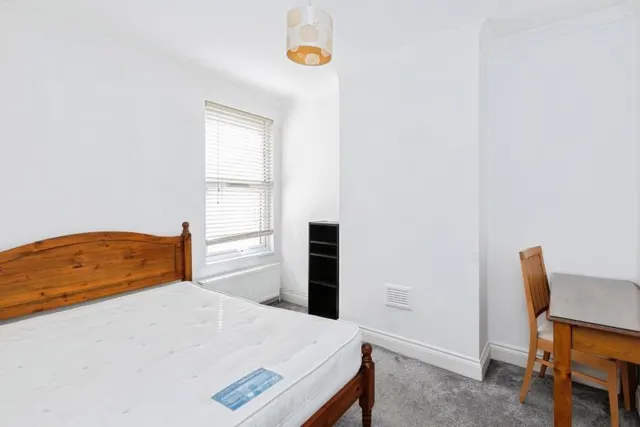 Durham Road, London, E16, photo 2