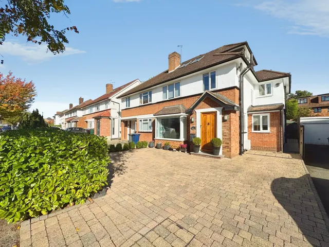 The Grove, Edgware, HA8, photo 1