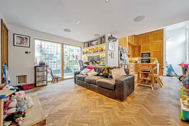 Trafalgar Road, London, SE10, photo 2