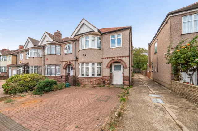Church Drive, Kingsbury, NW9, photo 1