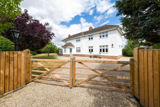 Station Road, Burston, IP22, photo 1