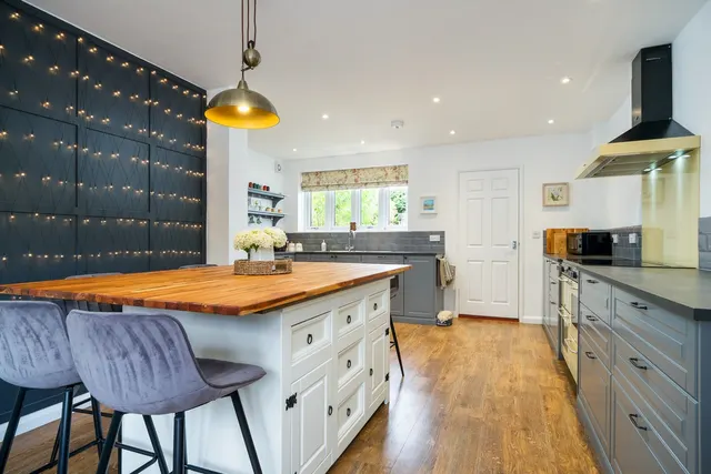 Station Road, Burston, IP22, photo 3
