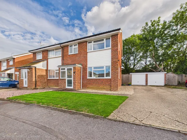 Tomlins Close, Tadley, RG26, photo 1