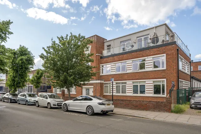 Flat 34, Research House, Greenford, photo 1
