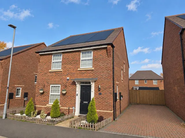 Cranwell Crescent, Eaton Leys, photo 1