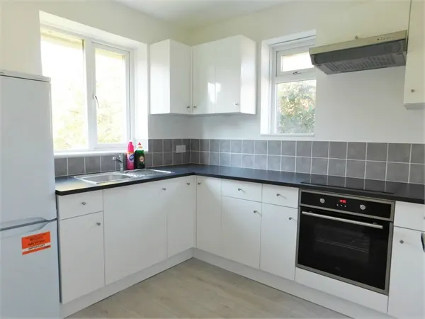 Photo 2 — Park Lane, Harrow, Middlesex, Greater London, HA2 8NW
