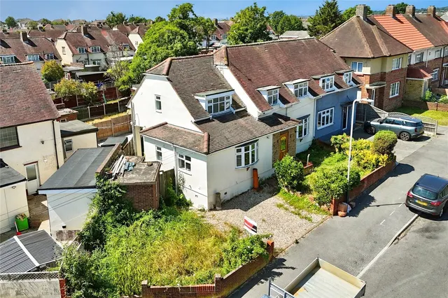 Gobions Avenue, Romford, RM5, photo 1
