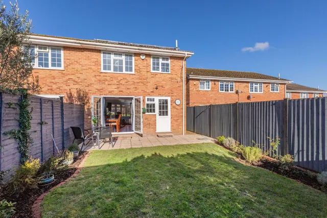 Photo 3 — Dorchester Close, Cranbrook Drive, Maidenhead, Berkshire