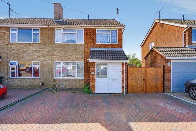Galston Road, Luton, Bedfordshire, LU3, photo 1
