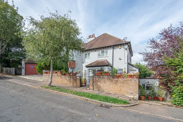 Purley, CR8, photo 2