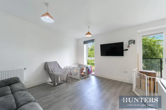 Hunting Place, Hounslow, TW5, photo 1