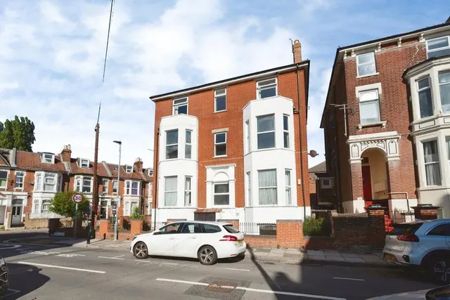 Waverley Grove, Southsea, PO4, photo 1