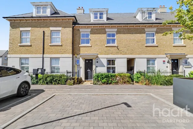 Emmeline Avenue, Swanscombe, DA10, photo 1