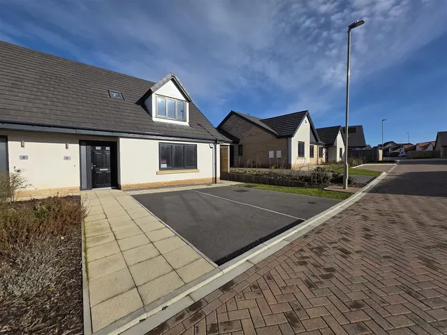 Heather Pastures Eastfield, Scarborough YO11 3YH, photo 1