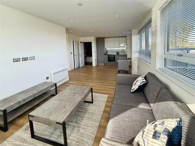 Wood Street, East Grinstead, RH19, photo 3