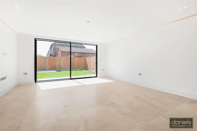 East Lane, Wembley, HA0, photo 2