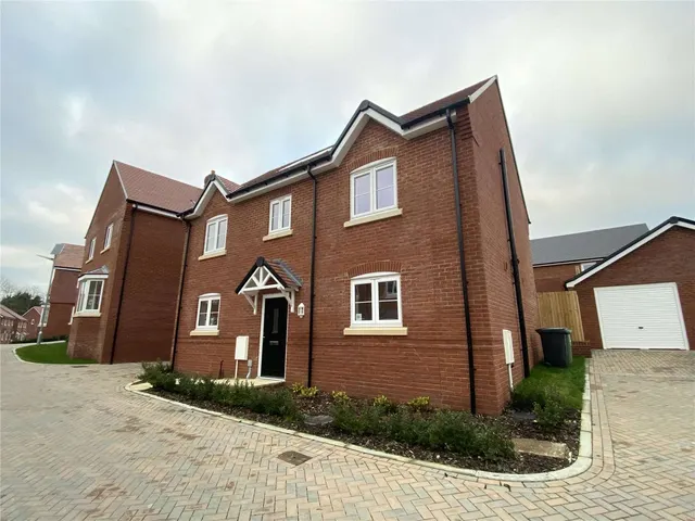Selborne Park, Selborne Road, Alton, Hampshire, GU34 1SZ, photo 1