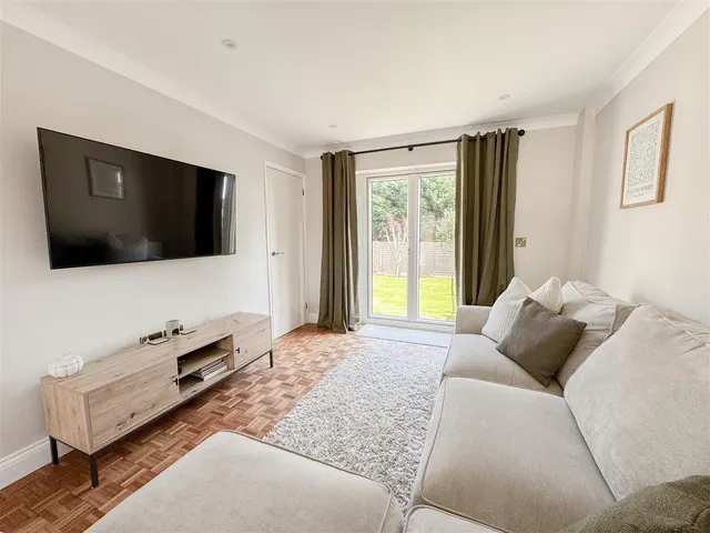 Photo 2 — Jarvis Brook Close, Bexhill-On-Sea, TN39 3UQ
